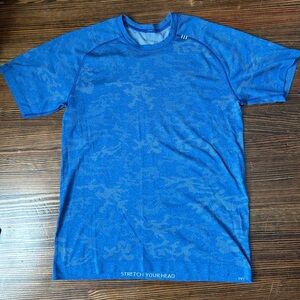 Lululemon Men's size medium Blue Athletic Shirt
